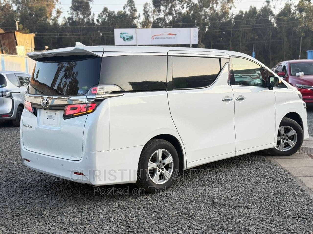 Toyota Vellfire 2