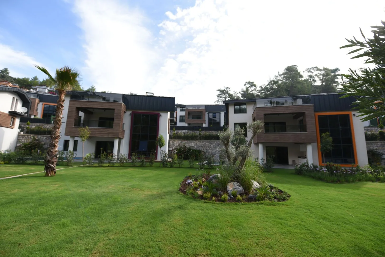 Facade works at Yaşam Köşkleri, Marmaris