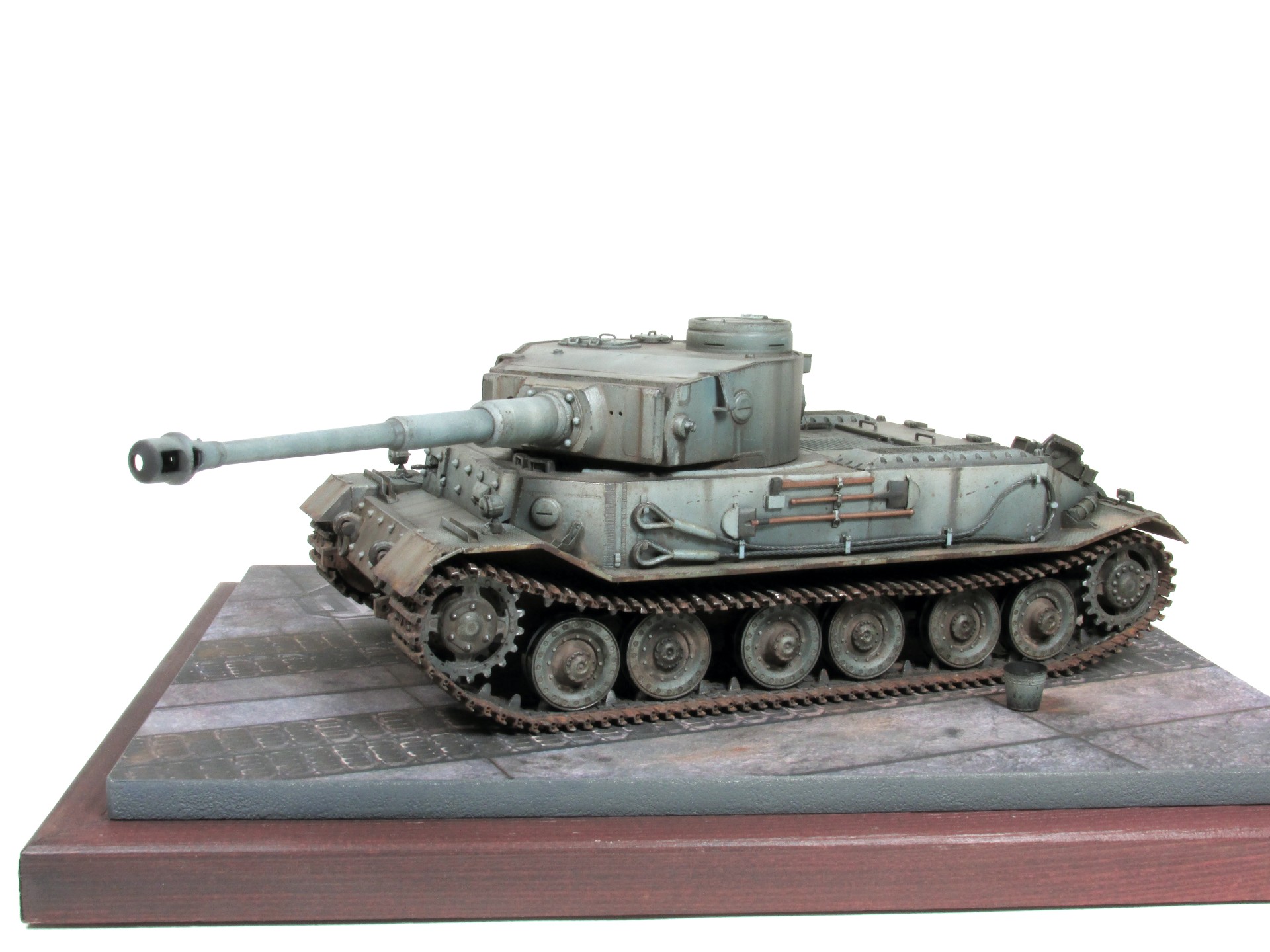 1:35 · PzKpfw VI Tiger (P)