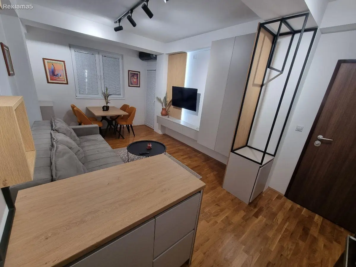 Se iznajmuva nov stan vo centar LUX opremen
