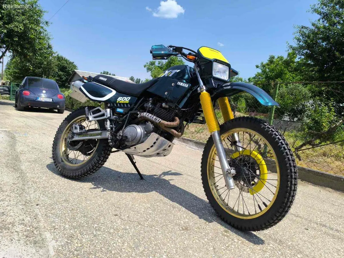 YAMAHA XT