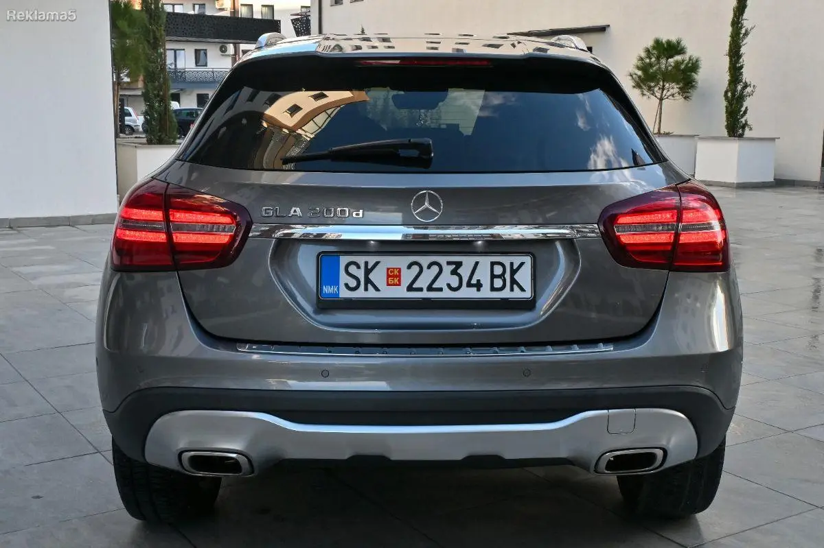 Mercedes-Benz GLA 200 d (2017) – Автоматик – LED / Камера /