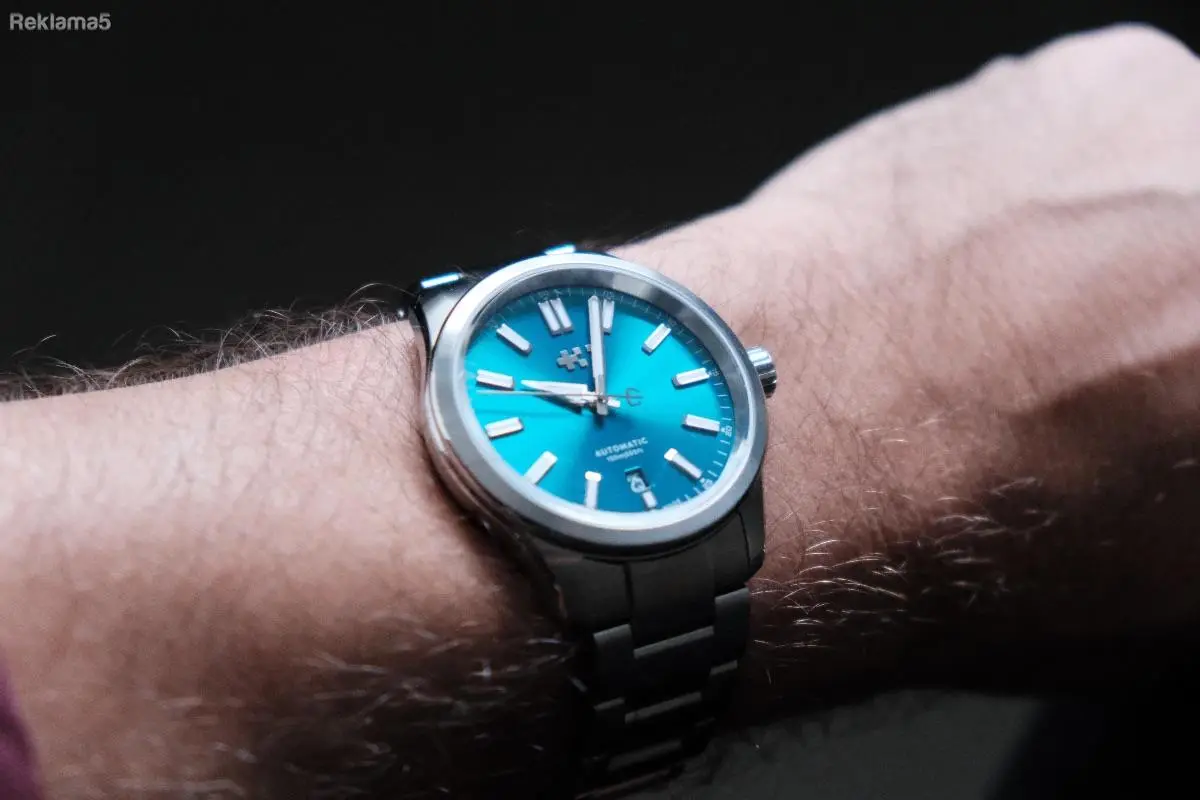Christopher Ward C63 Sealander (Dragonfly Blue) – 39mm
