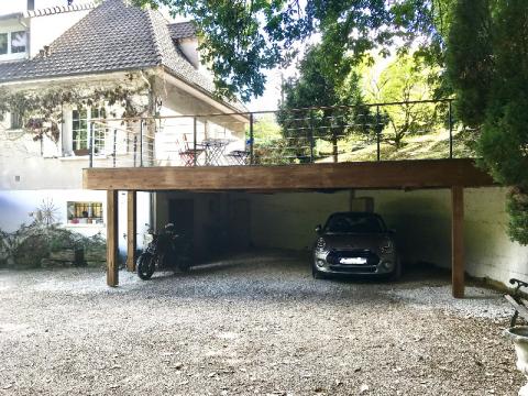 Un carport qui se transforme en terrasse, un projet de jardin intégré