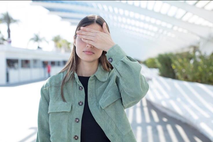 Gritty Eyes in Summer: Causes & Simple Solutions
