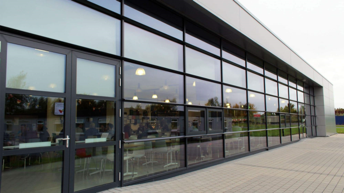 https://www.rangeshopfronts.co.uk/versatility-and-benefits-of-aluminium-shopfront-services.php