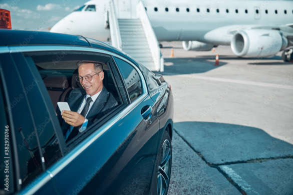 Simplify Your Travel with Melbourne Chauffeur Airport Transfers