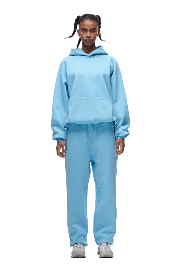 6PM Tracksuit – The Perfect Blend of Comfort, Style