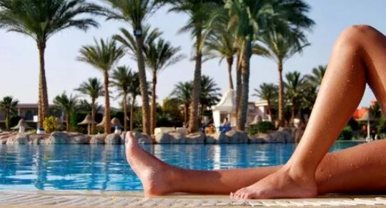 How to Choose the Right Pool Tiles for a Stunning Finish