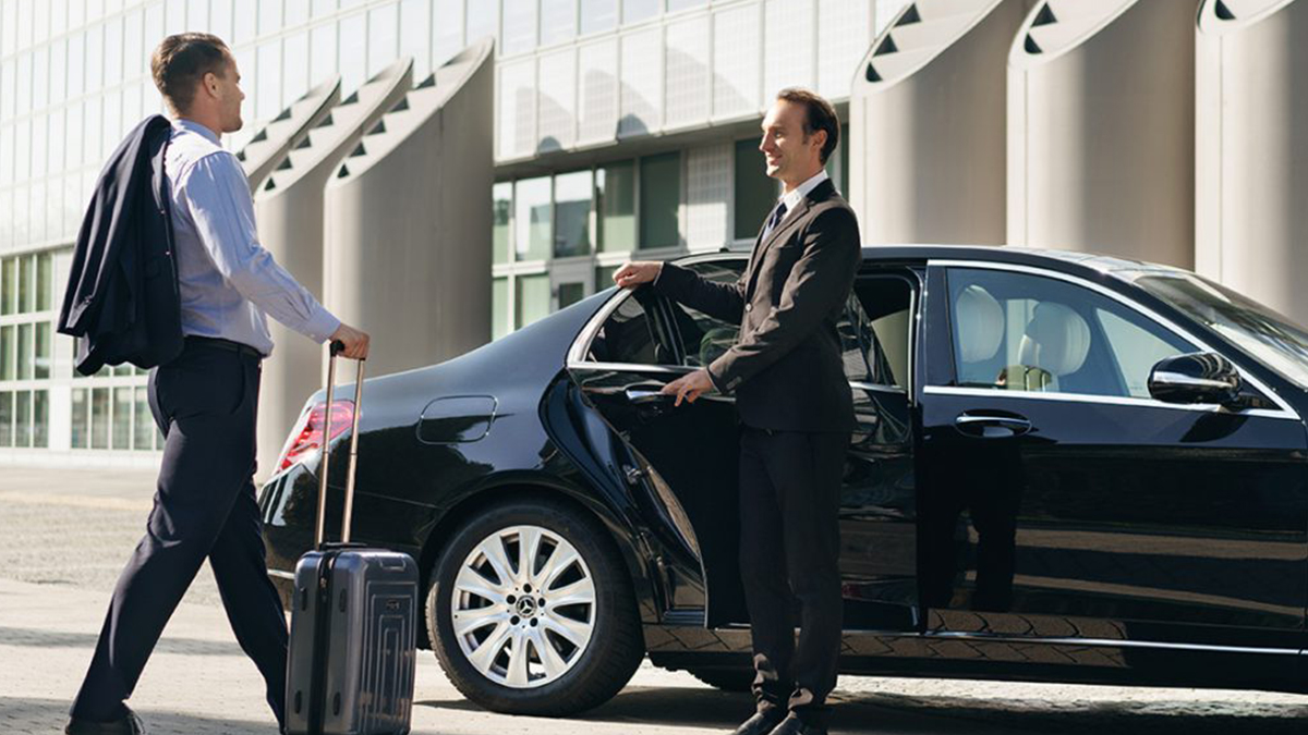 Luxury Hamptons Travel Made Easy with Famous Drive