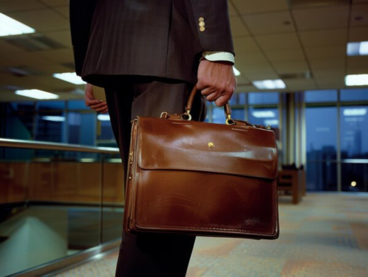 4 Reasons Why a Leather Briefcase Bag Is a Must-Have for Professionals