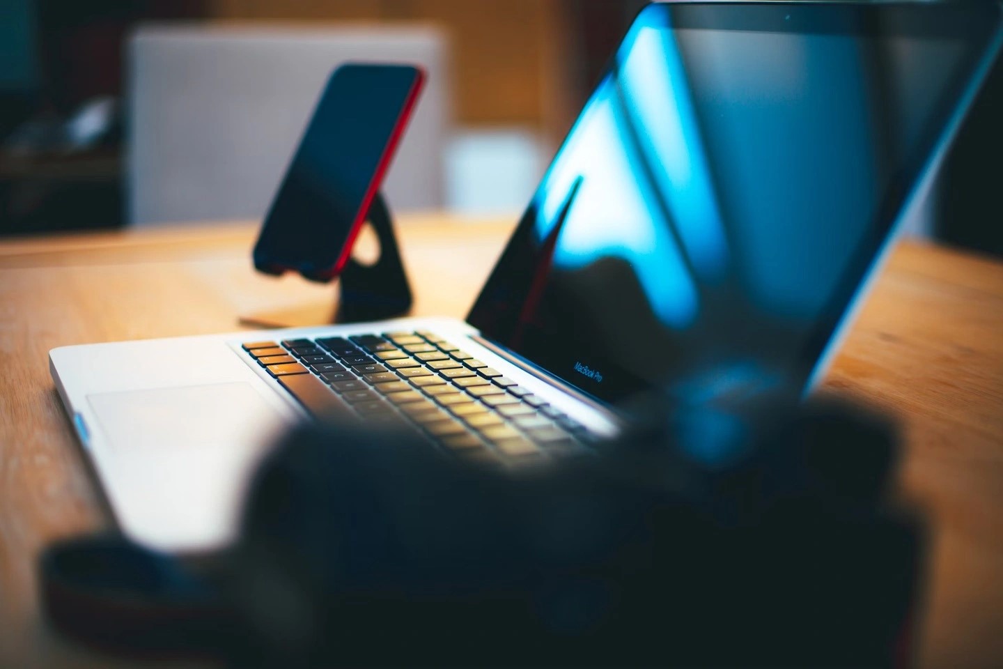 Mobile-First Design vs Desktop-First Design