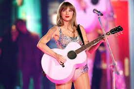 Taylor Swift returns to the stage