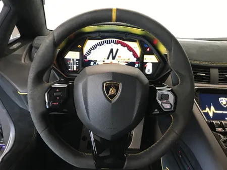 2017 Lamborghini Aventador 