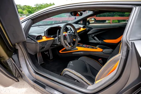 2025 Lamborghini Revuelto