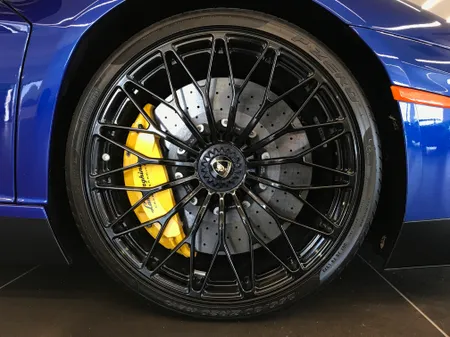 2017 Lamborghini Aventador 