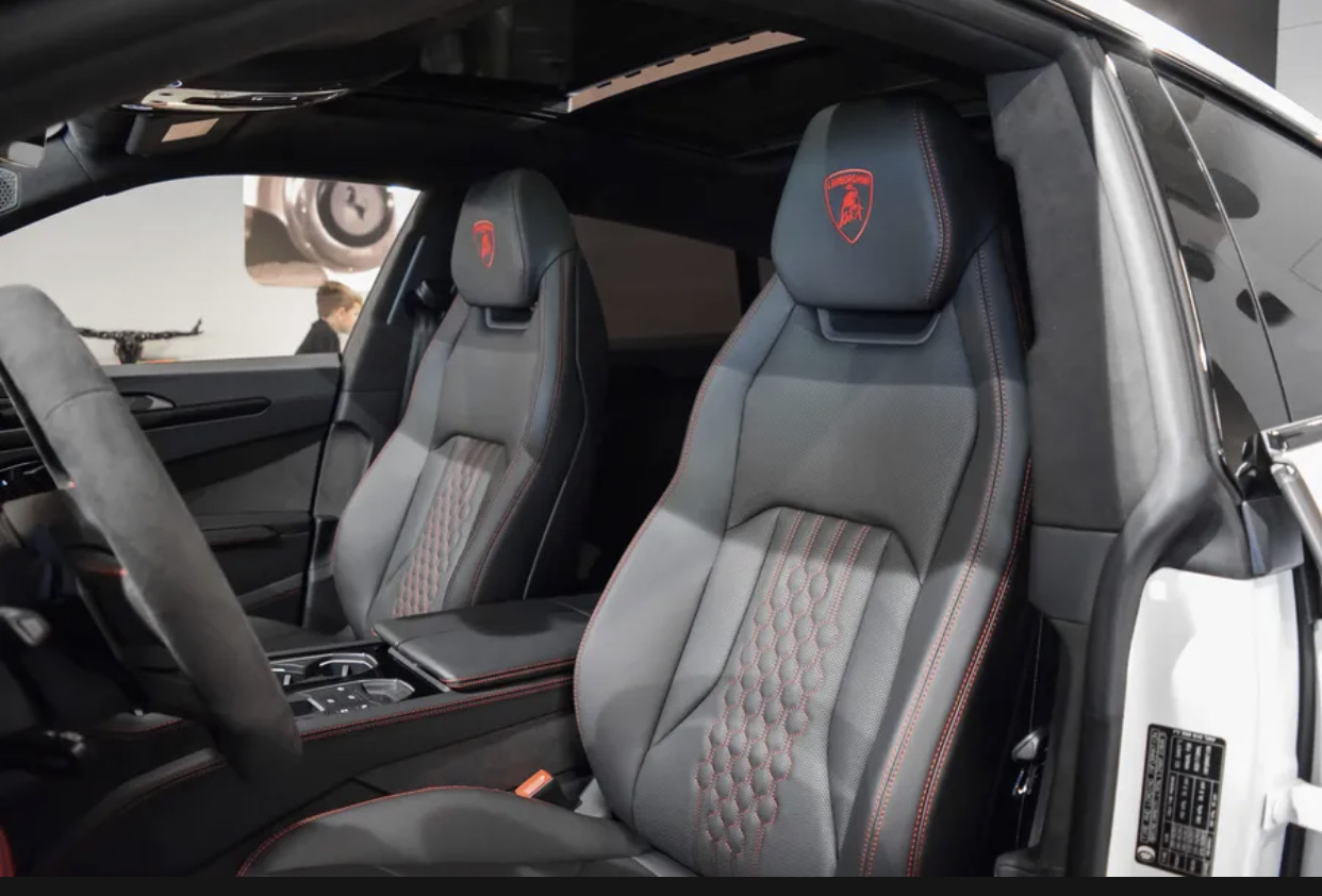 2026 Lamborghini Urus SE