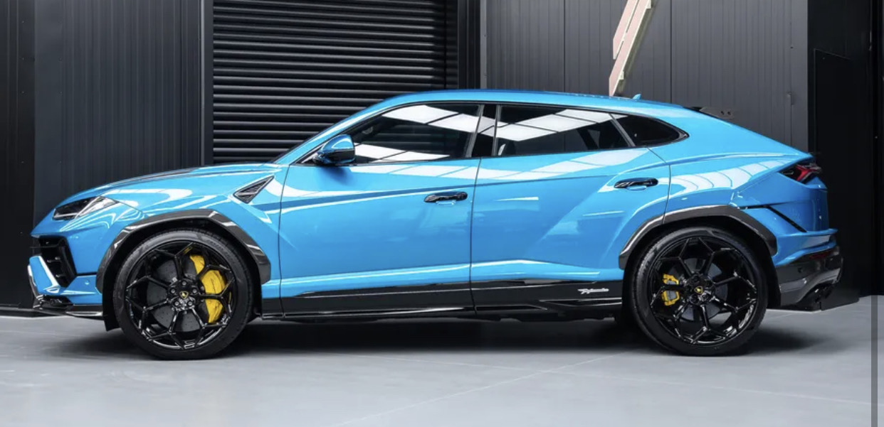 2025 Lamborghini Urus Performante