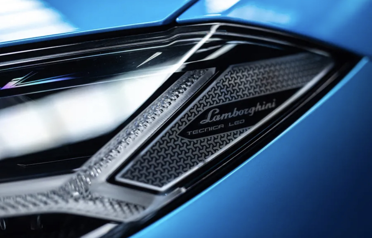 2025 Lamborghini Urus Performante