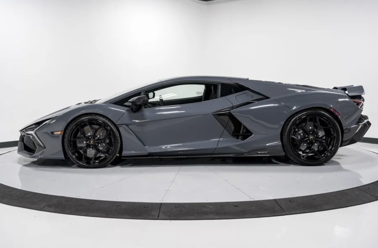 2026 Lamborghini Revuelto