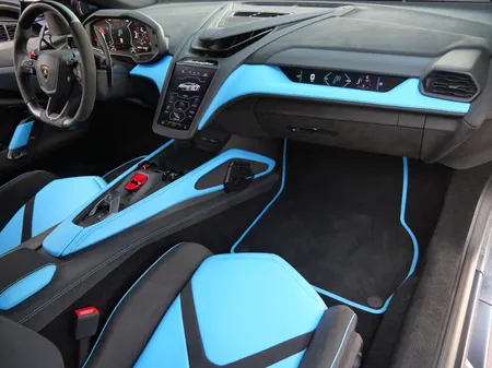 2025 Lamborghini Revuelto Base