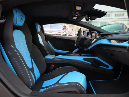 2025 Lamborghini Revuelto Base