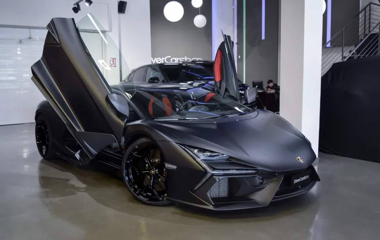 2026 Lamborghini Revuelto