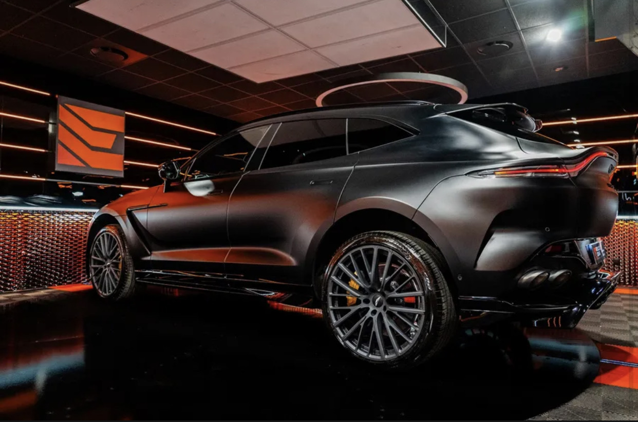 2023 Aston Martin DBX