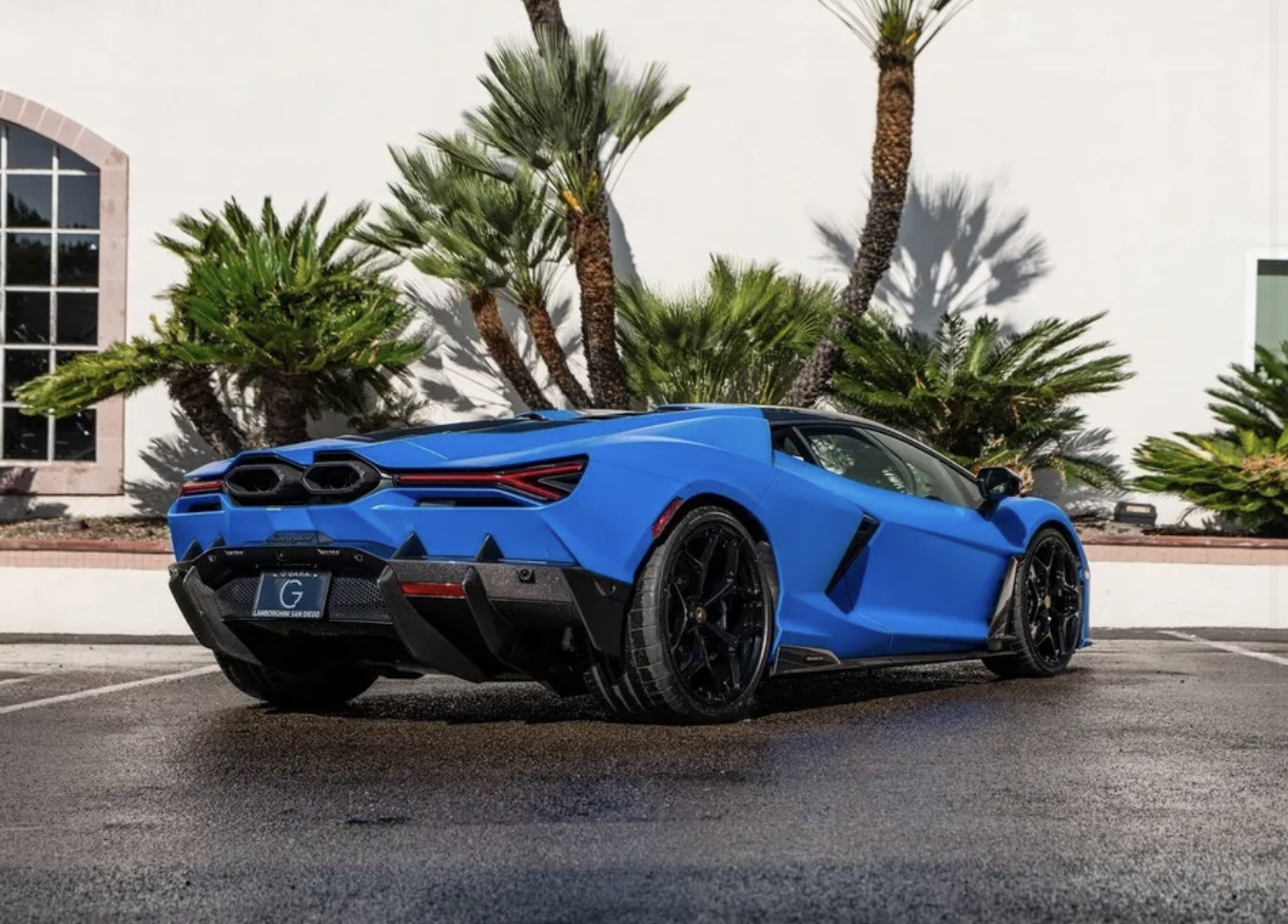 2025 Lamborghini Revuelto