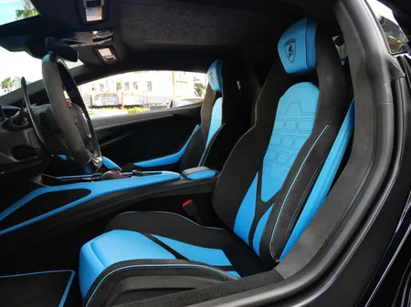 2025 Lamborghini Revuelto Base