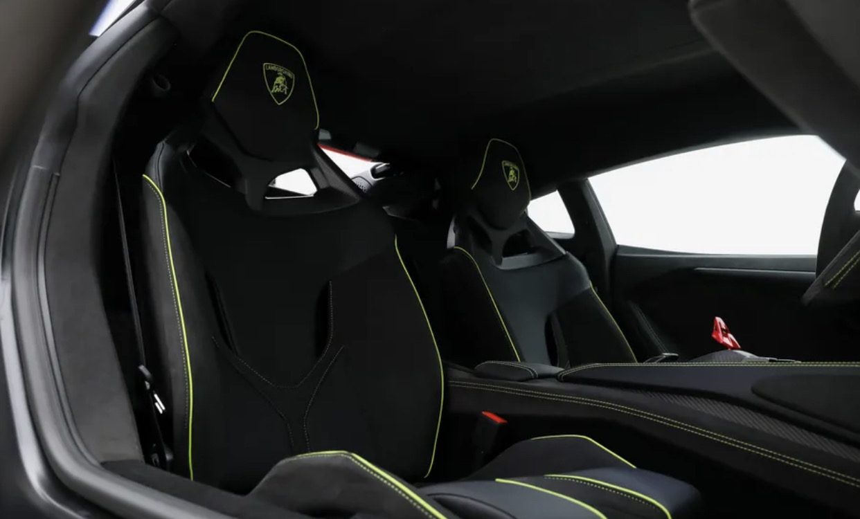 2025 Lamborghini Revuelto