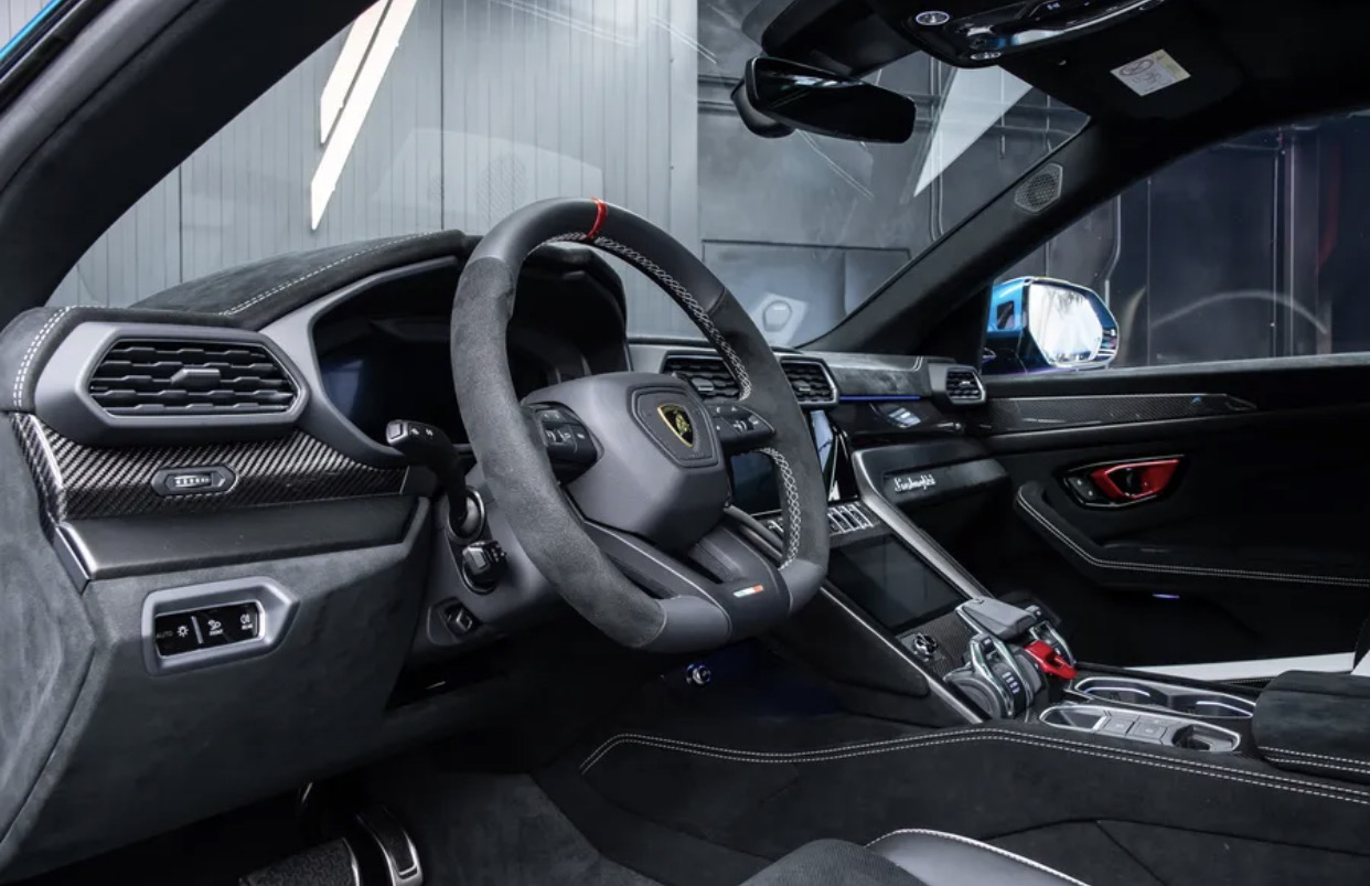 2025 Lamborghini Urus Performante