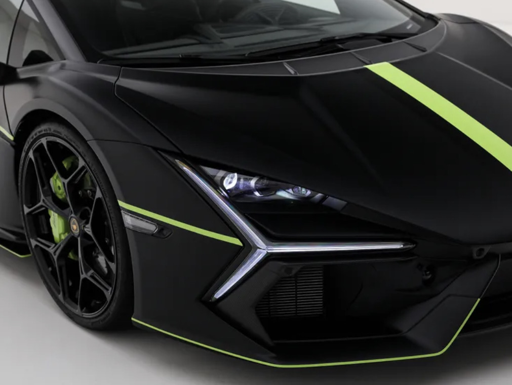 2025 Lamborghini Revuelto