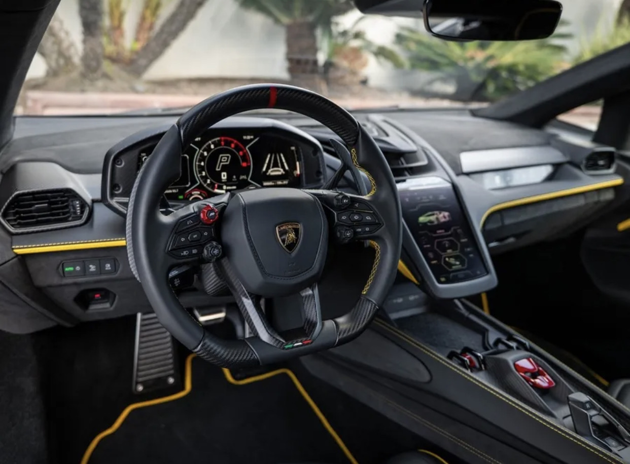 2025 Lamborghini Revuelto