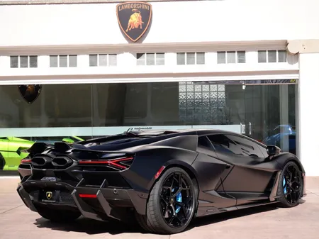 2025 Lamborghini Revuelto Base