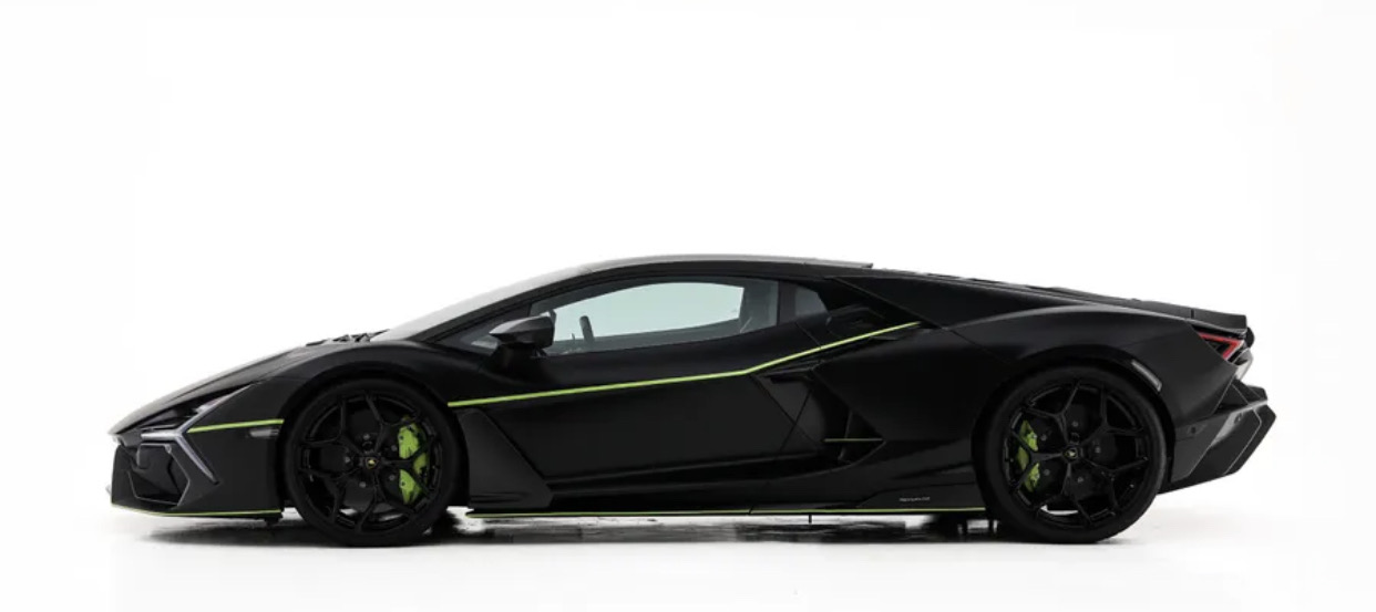 2025 Lamborghini Revuelto