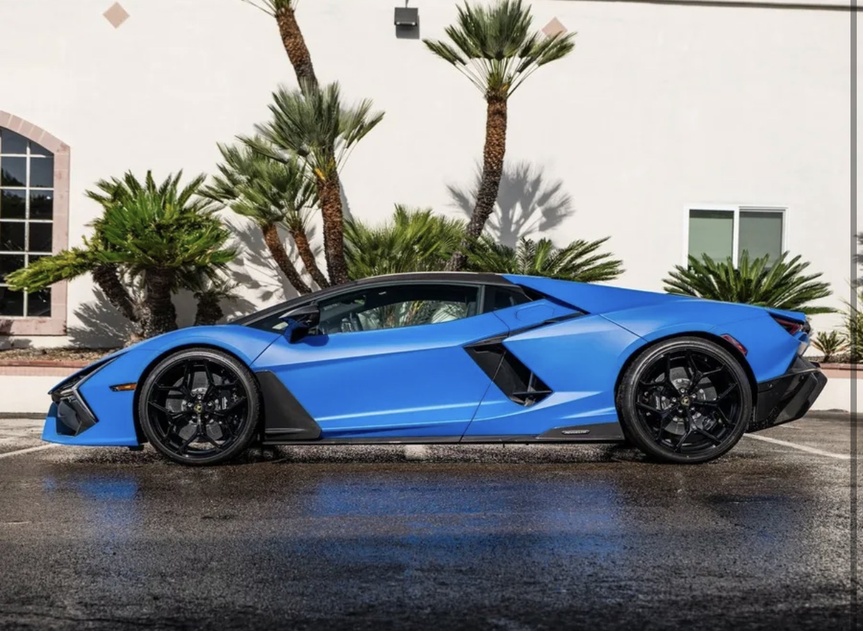2025 Lamborghini Revuelto