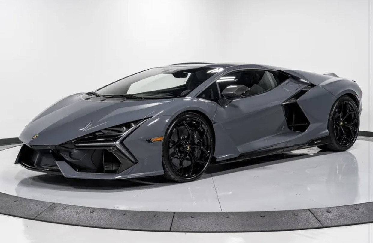 2026 Lamborghini Revuelto
