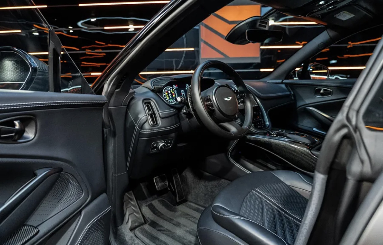 2023 Aston Martin DBX