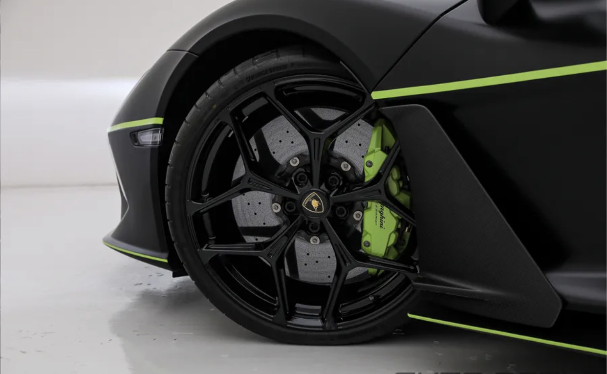 2025 Lamborghini Revuelto