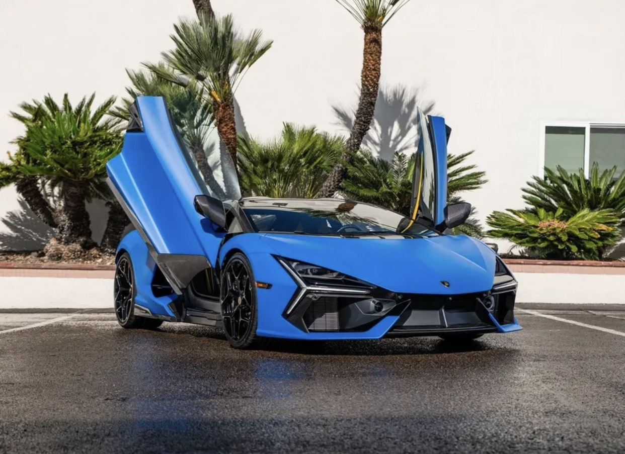 2025 Lamborghini Revuelto