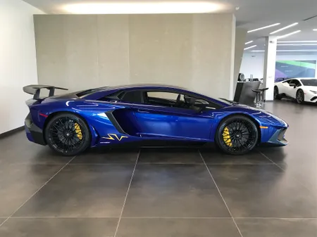 2017 Lamborghini Aventador 