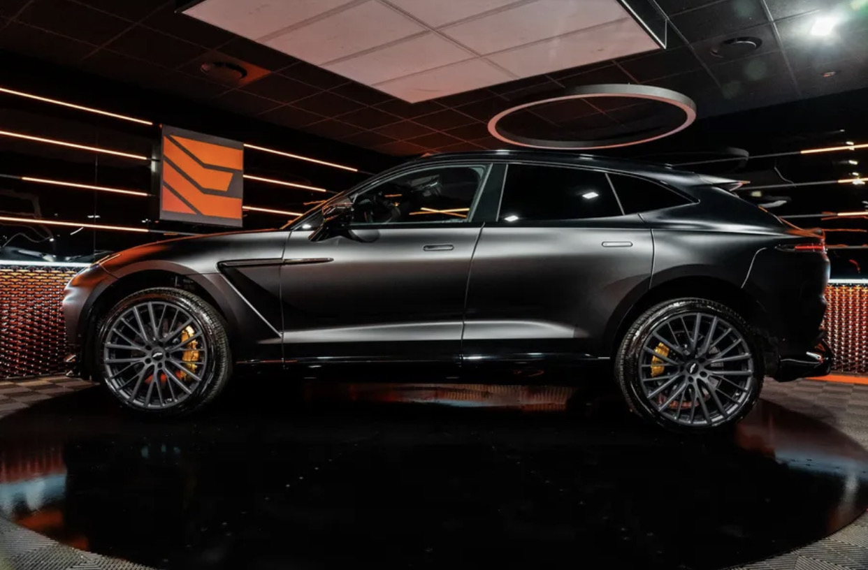 2023 Aston Martin DBX
