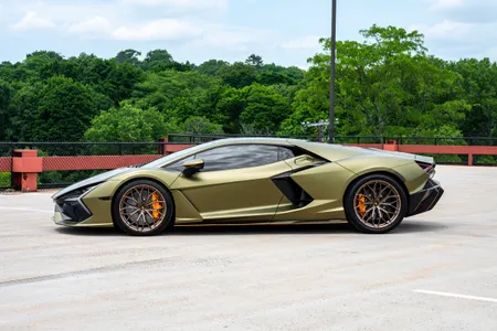 2025 Lamborghini Revuelto