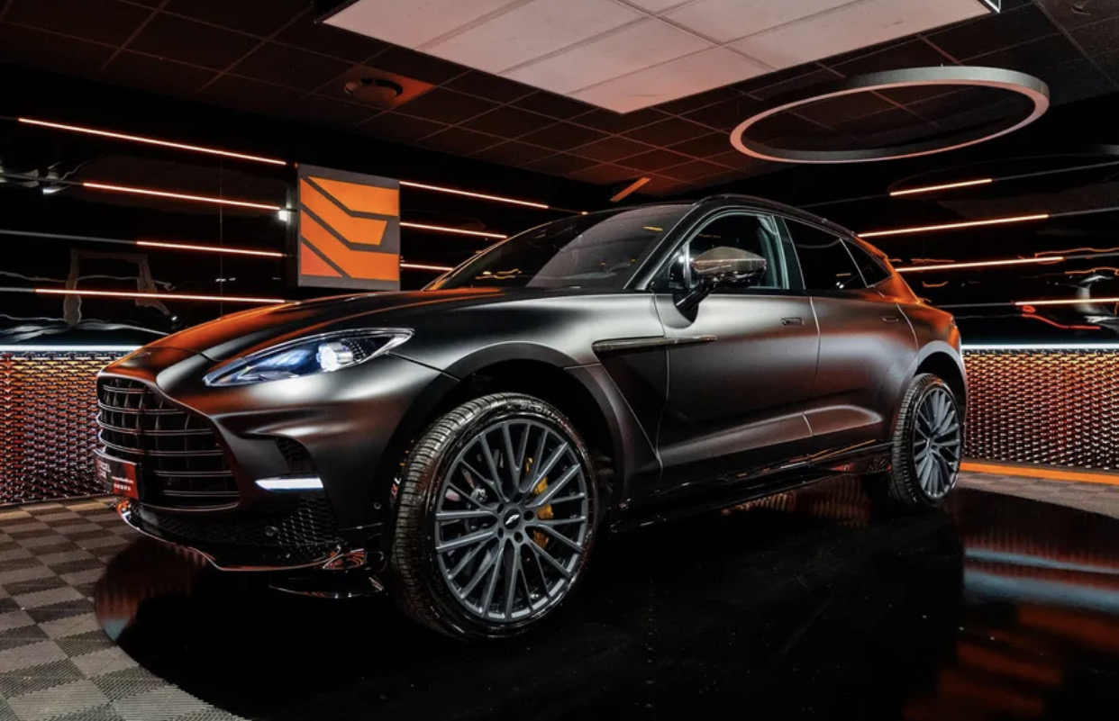 2023 Aston Martin DBX