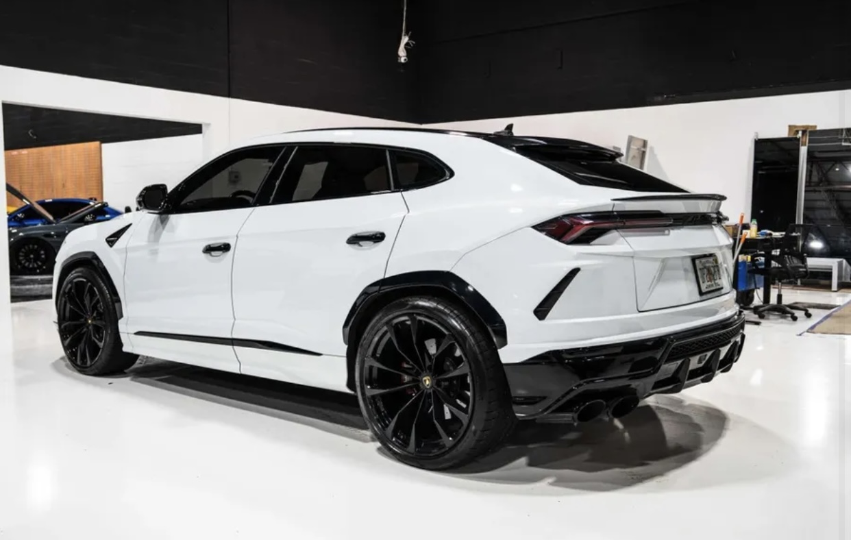 2022 Lamborghini Urus Sport Utility 4D