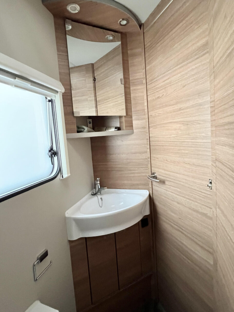 WEINSBERG CaraSuite 650 MF 2023 AT kemperio nuoma nuotrauka 7