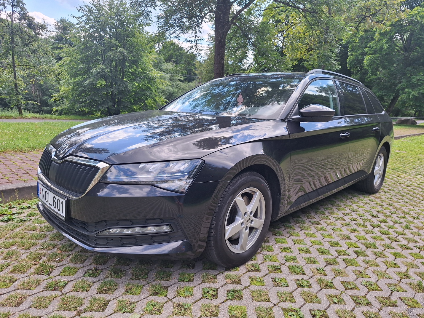 Skoda Superb 2021-2022 Estate Automatic nuotrauka 2