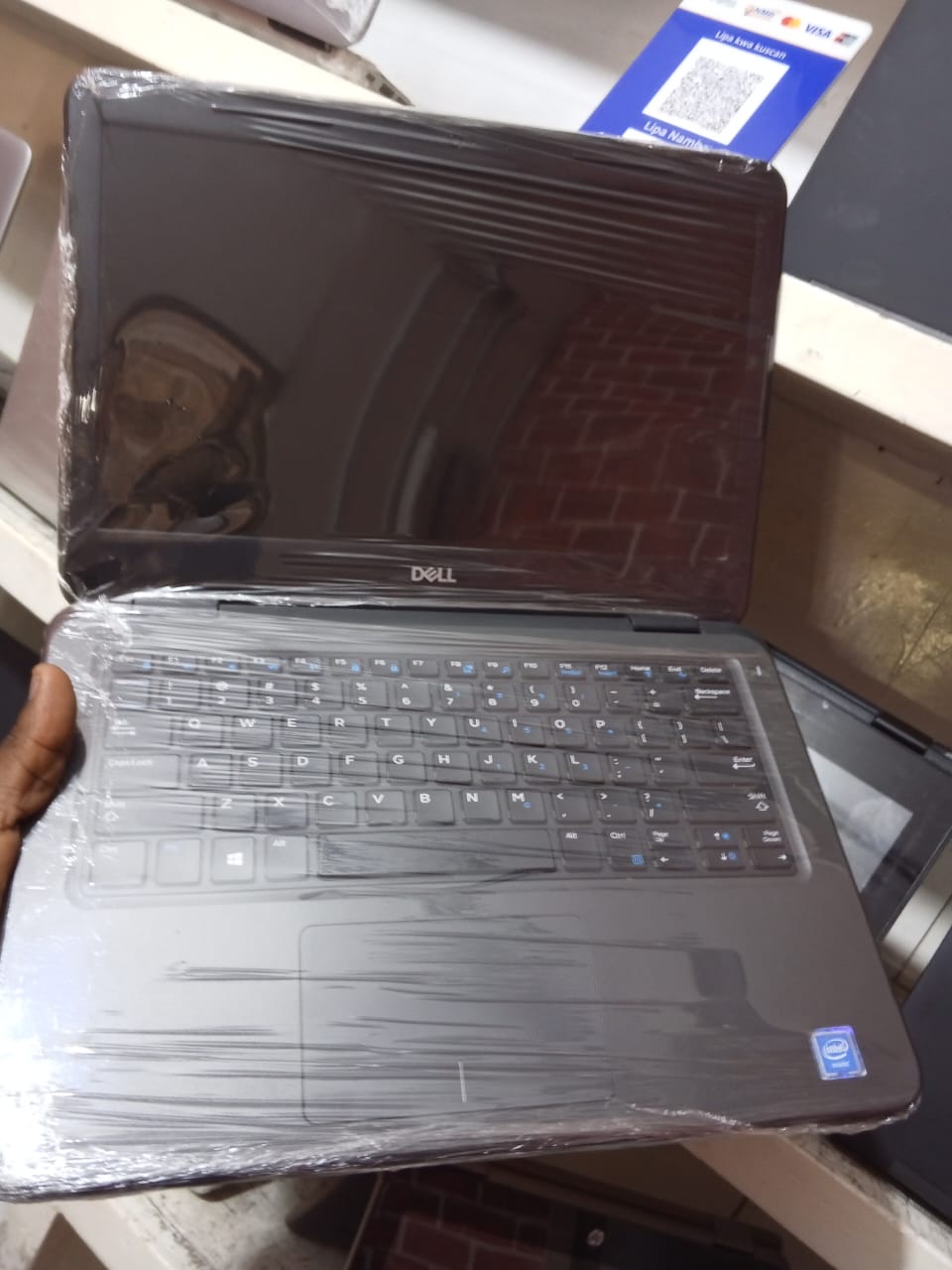 Dell Latitude 3190 2-in-1 view 2