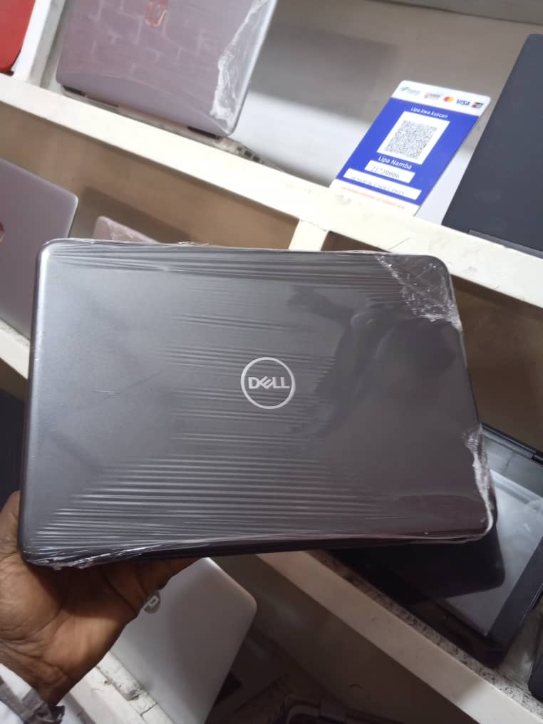 Dell Latitude 3190 2-in-1 view 4